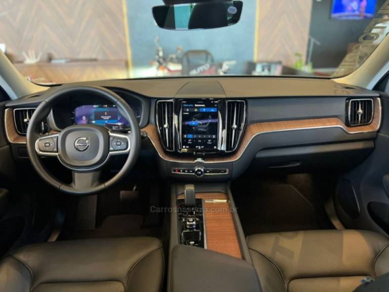 VOLVO - XC60 - 2022/2023 - Cinza - R$ 298.900,00