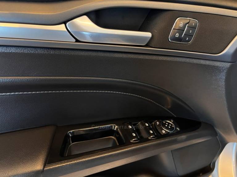 FORD - FUSION - 2015/2015 - Prata - R$ 81.900,00