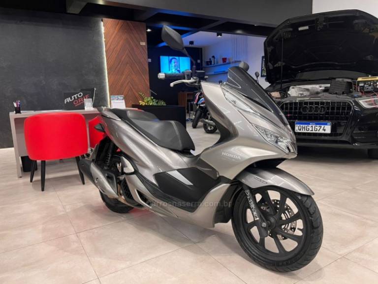 HONDA - PCX - 2018/2019 - Branca - R$ 16.900,00