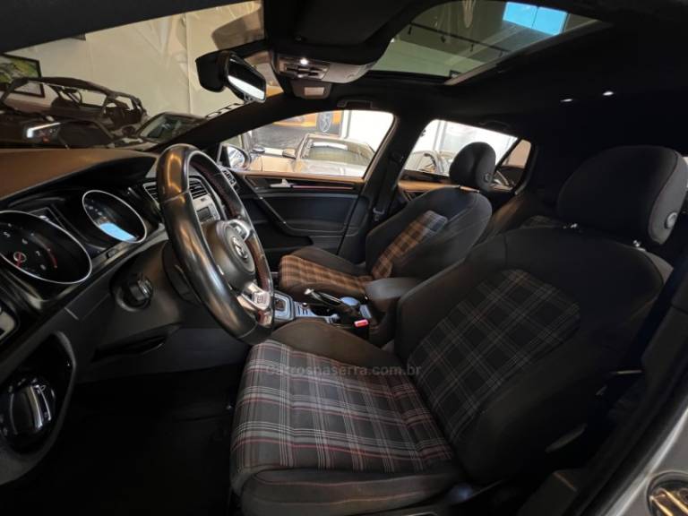 VOLKSWAGEN - GOLF - 2016/2016 - Prata - R$ 139.900,00