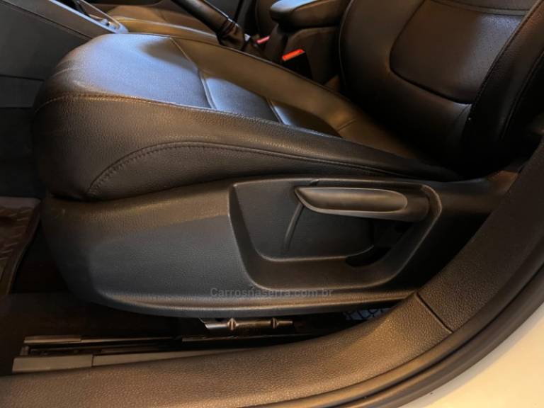 VOLKSWAGEN - JETTA - 2016/2017 - Branca - R$ 83.900,00