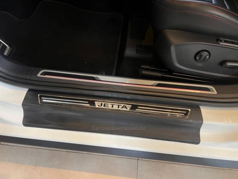 VOLKSWAGEN - JETTA - 2019/2019 - Branca - R$ 163.900,00