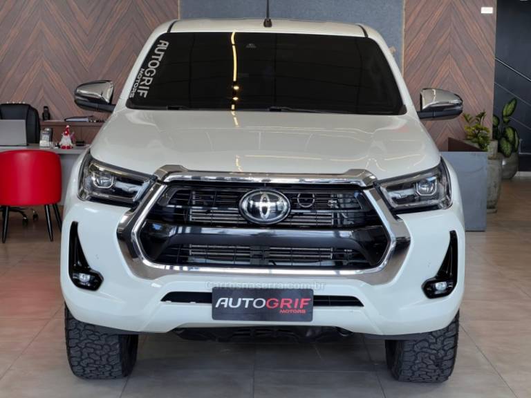 TOYOTA - HILUX - 2021/2021 - Branca - R$ 258.900,00