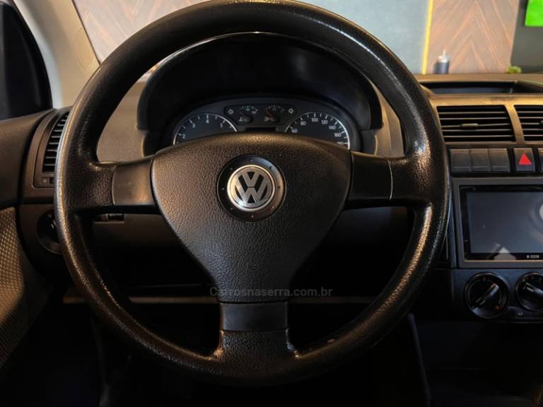 VOLKSWAGEN - POLO SEDAN - 2009/2010 - Prata - R$ 36.900,00