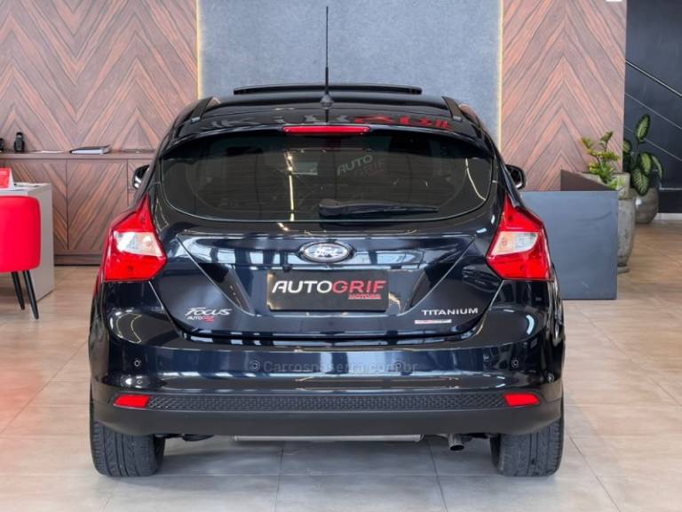 FORD - FOCUS - 2015/2015 - Preta - R$ 58.900,00