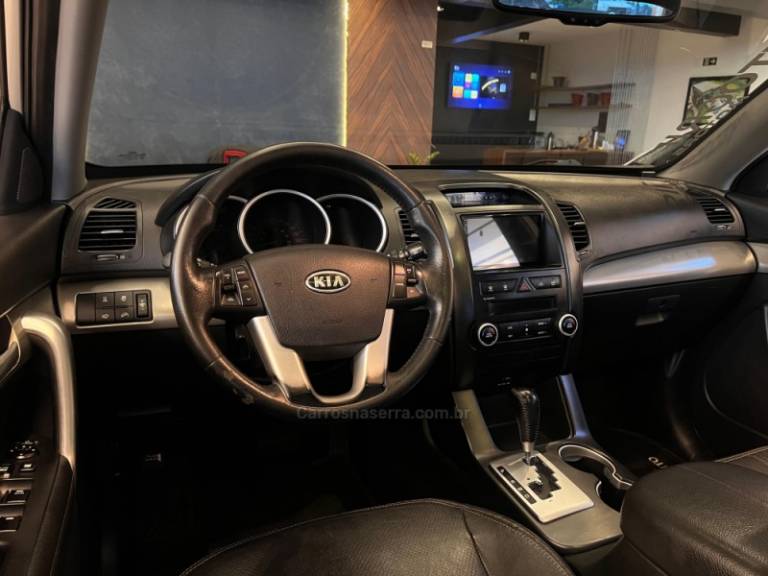 KIA MOTORS - SORENTO - 2012/2012 - Prata - R$ 72.900,00