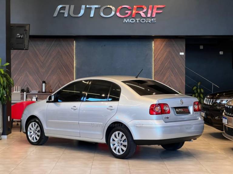 VOLKSWAGEN - POLO SEDAN - 2009/2010 - Prata - R$ 36.900,00