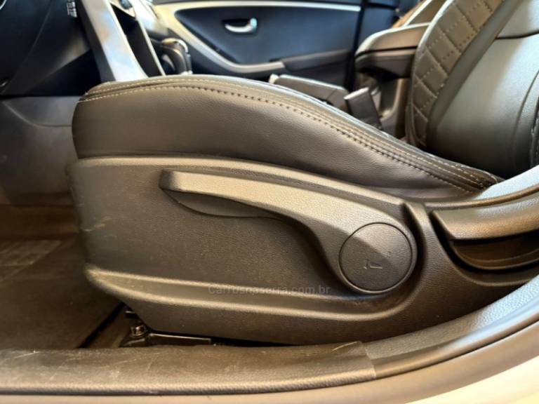 HYUNDAI - I30 - 2015/2015 - Branca - R$ 74.900,00