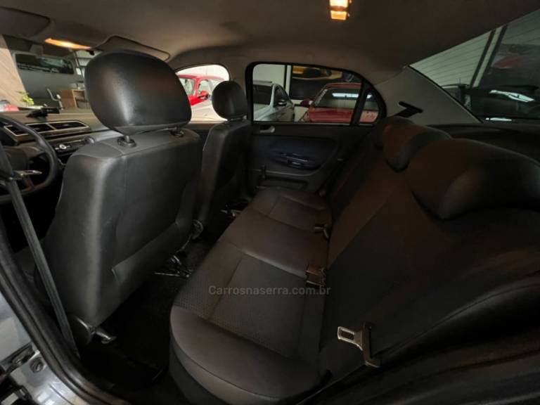 VOLKSWAGEN - VOYAGE - 2018/2019 - Cinza - R$ 51.900,00