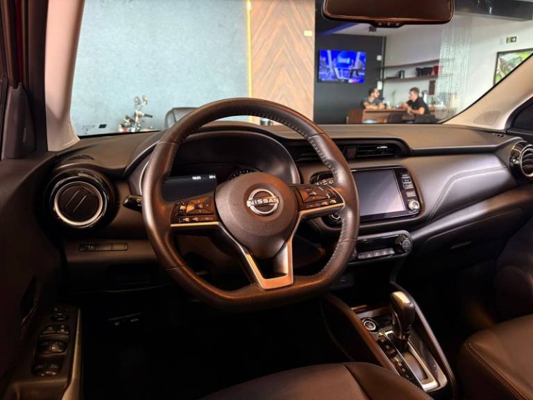 NISSAN - KICKS - 2023/2024 - Vermelha - R$ 119.900,00