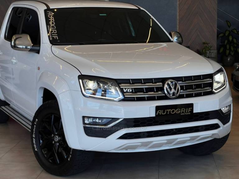 VOLKSWAGEN - AMAROK - 2022/2023 - Branca - R$ 208.900,00