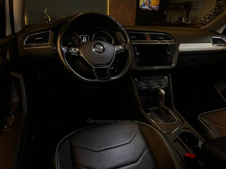 VOLKSWAGEN - TIGUAN - 2019/2019 - Branca - R$ 118.900,00