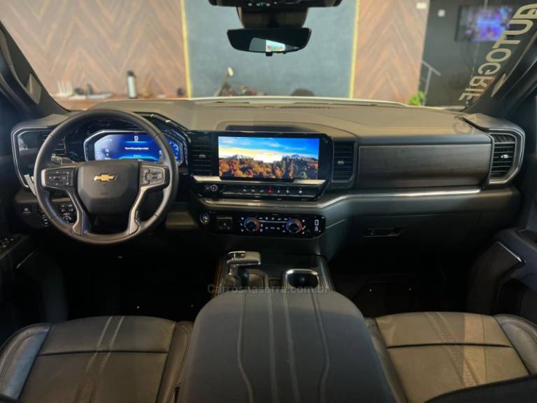 CHEVROLET - SILVERADO - 2023/2024 - Branca - R$ 459.900,00