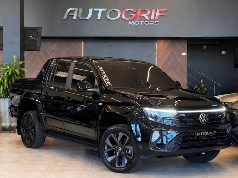 VOLKSWAGEN - AMAROK - 2024/2025 - Preta - R$ 326.900,00