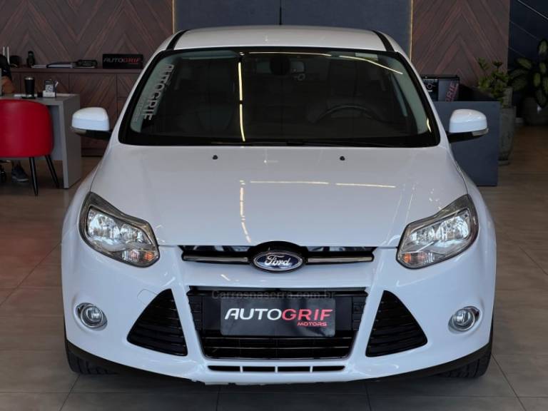 FORD - FOCUS - 2015/2015 - Branca - R$ 57.900,00