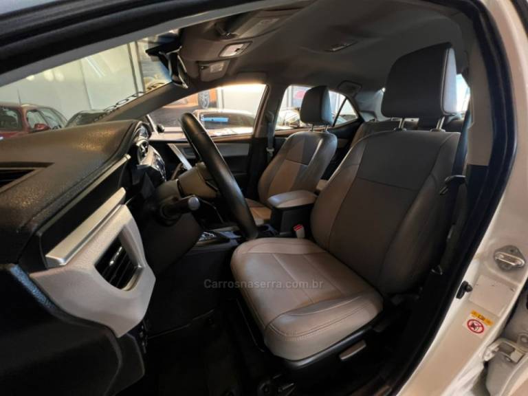 TOYOTA - COROLLA - 2015/2015 - Branca - R$ 88.900,00