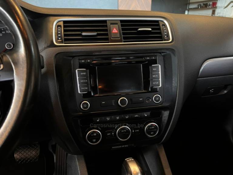 VOLKSWAGEN - JETTA - 2014/2014 - Branca - R$ 78.900,00