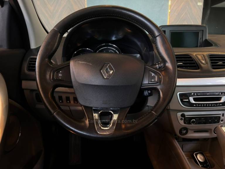 RENAULT - FLUENCE - 2014/2014 - Branca - R$ 46.900,00