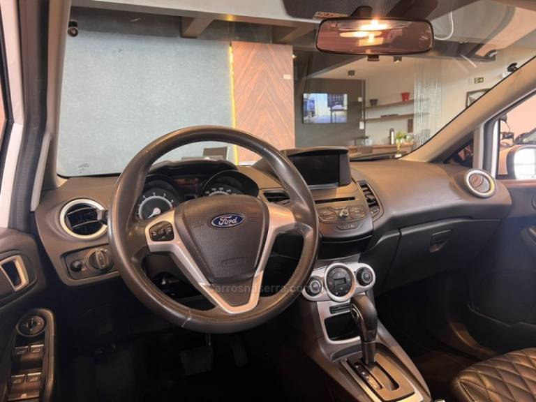 FORD - FIESTA - 2018/2018 - Branca - R$ 63.900,00