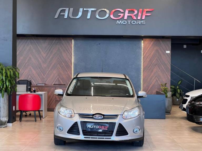 FORD - FOCUS - 2014/2015 - Prata - R$ 56.900,00