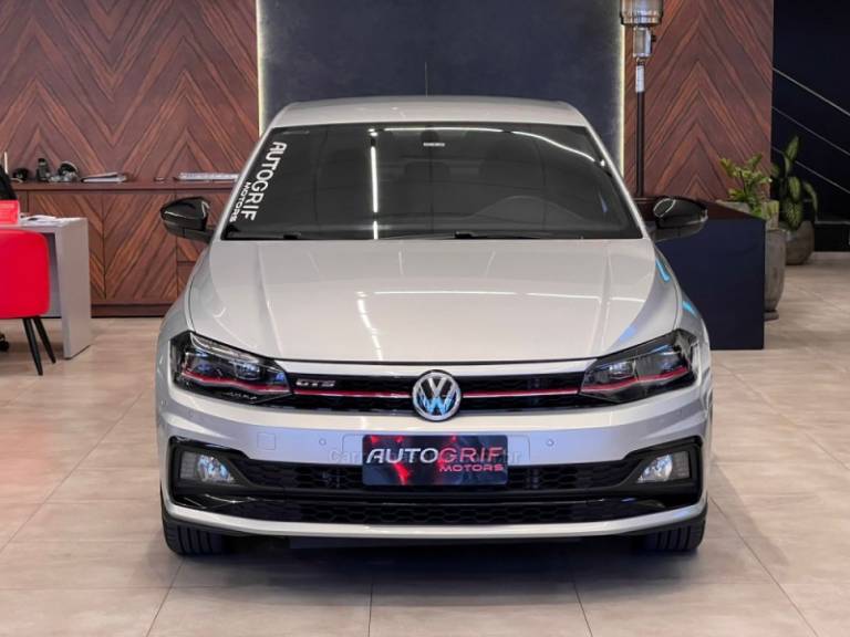 VOLKSWAGEN - VIRTUS - 2021/2022 - Prata - R$ 125.900,00