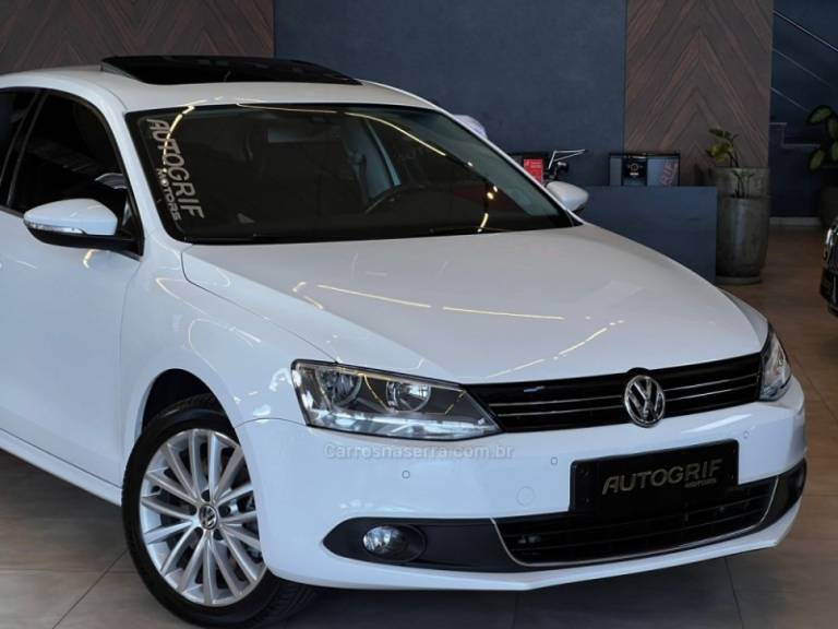 VOLKSWAGEN - JETTA - 2014/2014 - Branca - R$ 78.900,00