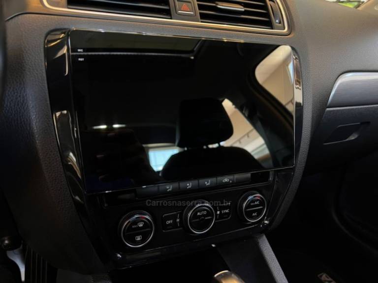 VOLKSWAGEN - JETTA - 2017/2017 - Branca - R$ 84.900,00