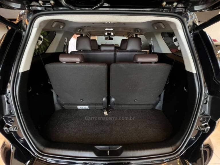 TOYOTA - HILUX SW4 - 2019/2019 - Preta - R$ 238.900,00