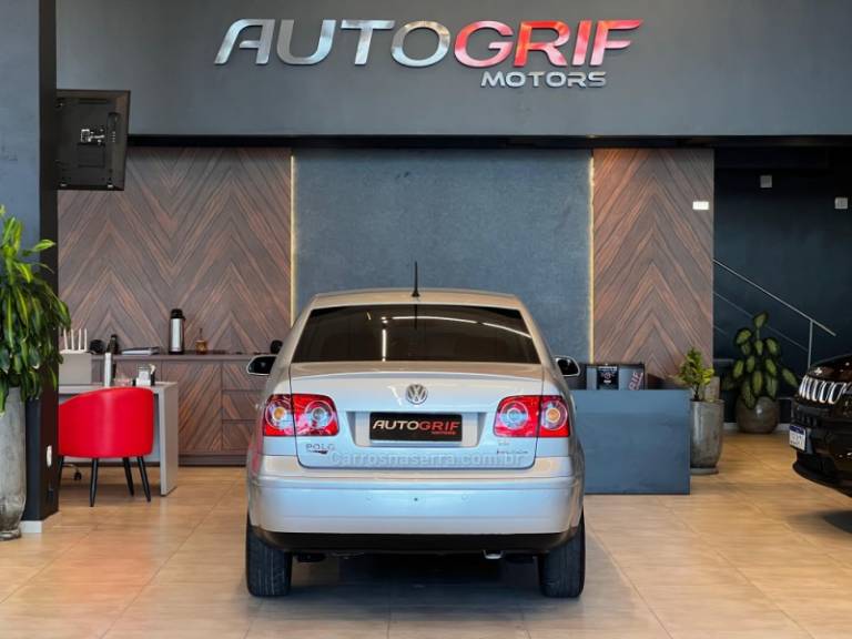 VOLKSWAGEN - POLO SEDAN - 2009/2010 - Prata - R$ 36.900,00
