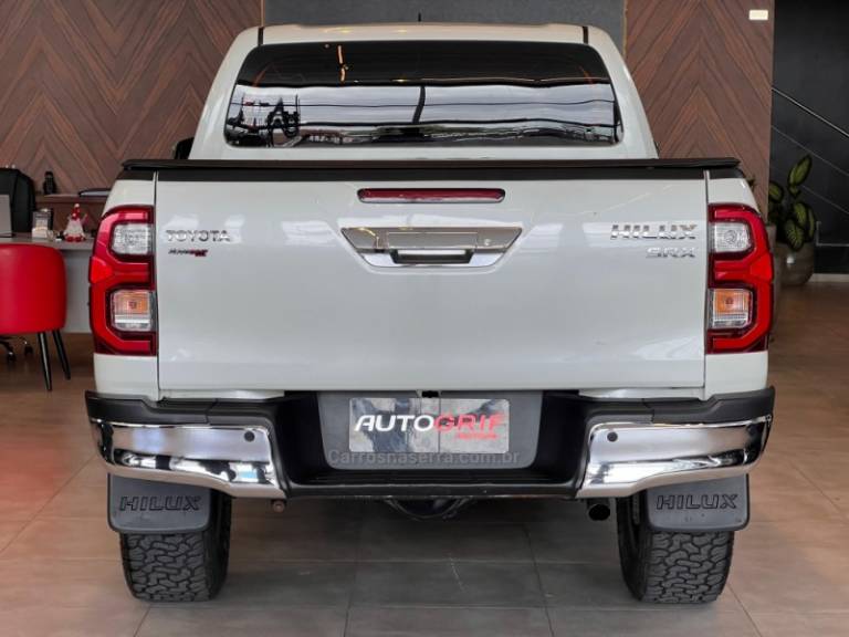 TOYOTA - HILUX - 2021/2021 - Branca - R$ 258.900,00