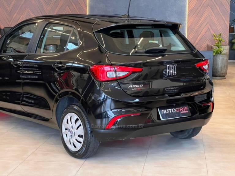 FIAT - ARGO - 2017/2018 - Preta - R$ 53.900,00