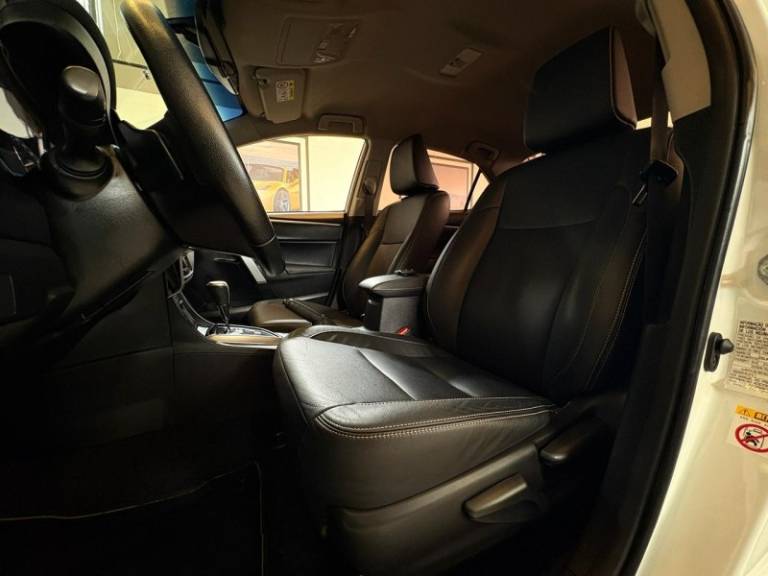 TOYOTA - COROLLA - 2019/2019 - Branca - R$ 105.900,00