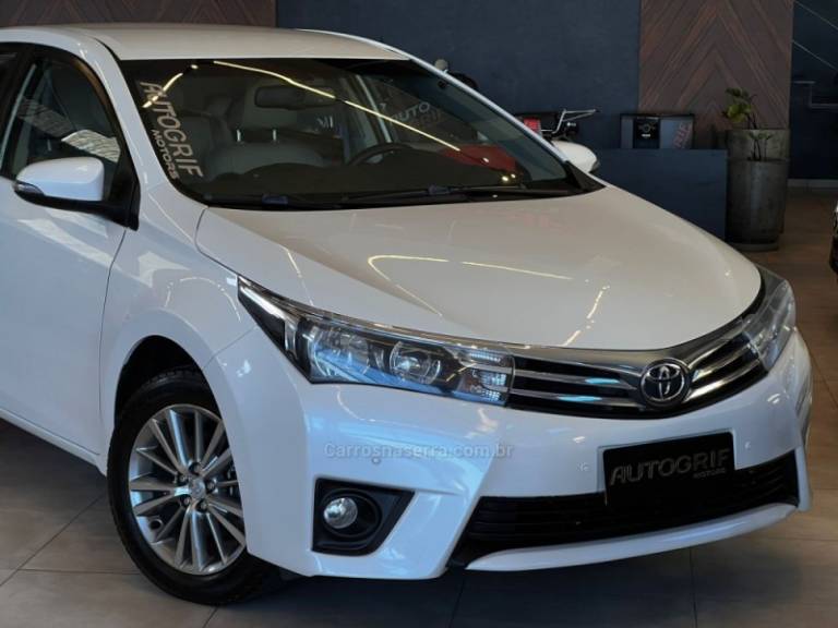 TOYOTA - COROLLA - 2015/2015 - Branca - R$ 88.900,00