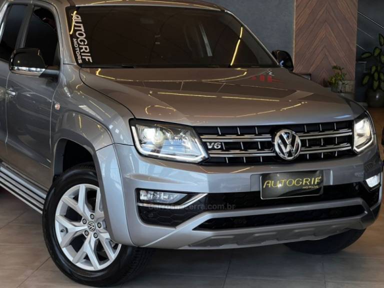 VOLKSWAGEN - AMAROK - 2022/2022 - Prata - R$ 185.900,00