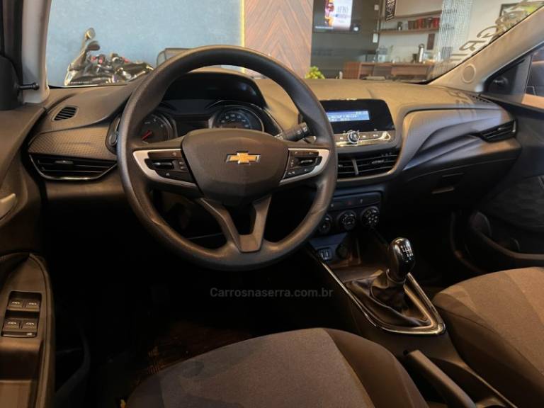 CHEVROLET - ONIX - 2021/2022 - Branca - R$ 69.900,00