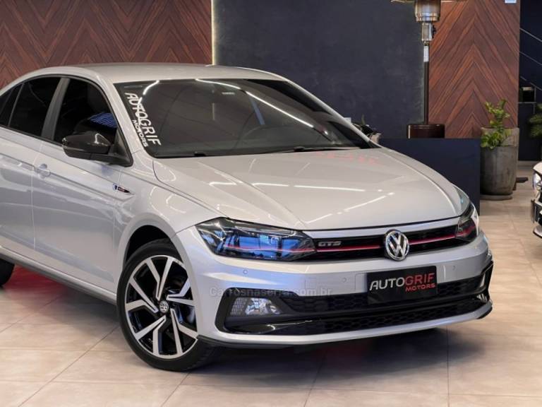 VOLKSWAGEN - VIRTUS - 2021/2022 - Prata - R$ 125.900,00