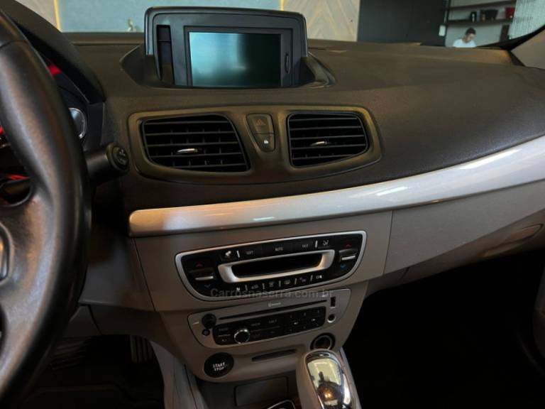 RENAULT - FLUENCE - 2014/2014 - Branca - R$ 46.900,00