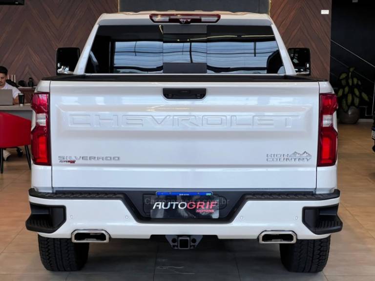 CHEVROLET - SILVERADO - 2023/2024 - Branca - R$ 459.900,00
