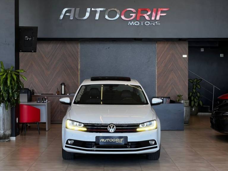 VOLKSWAGEN - JETTA - 2017/2017 - Branca - R$ 84.900,00
