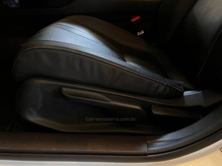 HONDA - CIVIC - 2016/2017 - Branca - R$ 108.900,00