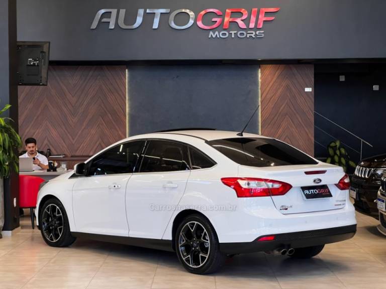 FORD - FOCUS - 2015/2015 - Branca - R$ 58.900,00