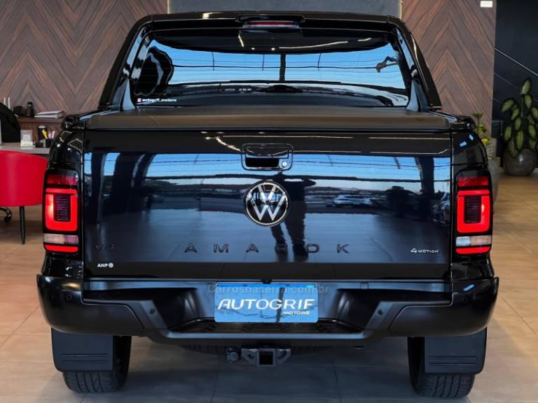 VOLKSWAGEN - AMAROK - 2024/2025 - Preta - R$ 326.900,00