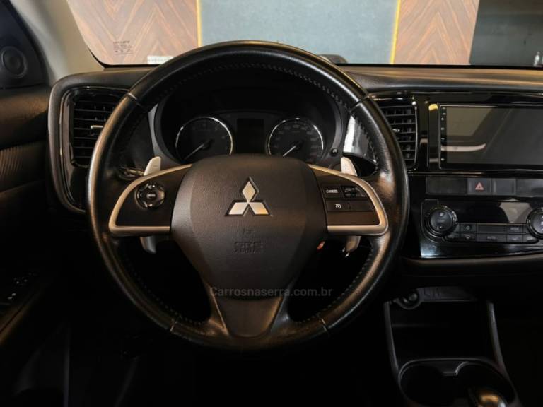 MITSUBISHI - OUTLANDER - 2015/2015 - Prata - R$ 75.900,00