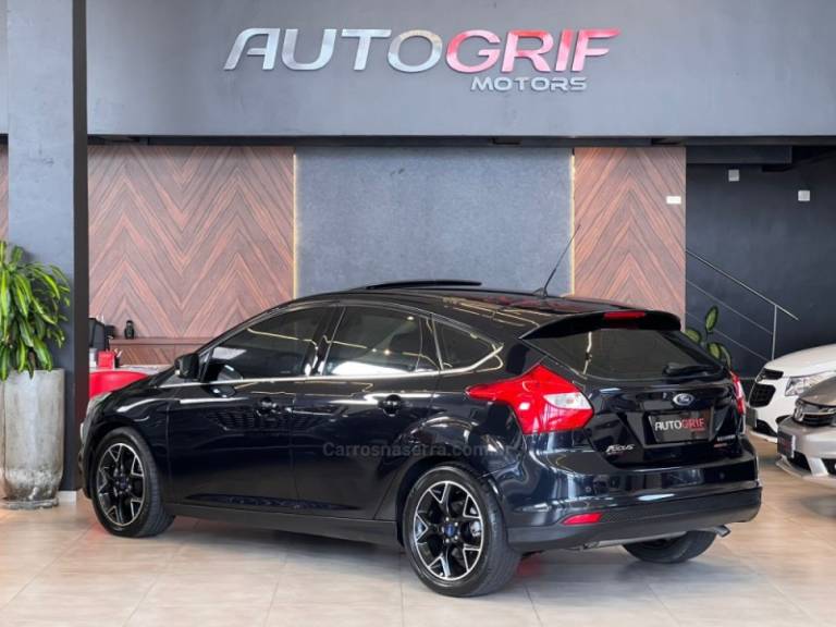 FORD - FOCUS - 2015/2015 - Preta - R$ 58.900,00