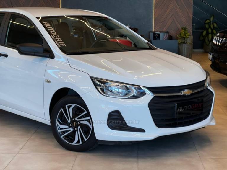 CHEVROLET - ONIX - 2022/2022 - Branca - R$ 66.900,00