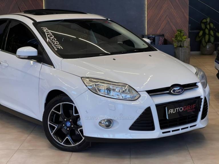 FORD - FOCUS - 2015/2015 - Branca - R$ 58.900,00