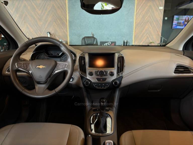 CHEVROLET - CRUZE - 2018/2018 - Prata - R$ 97.900,00