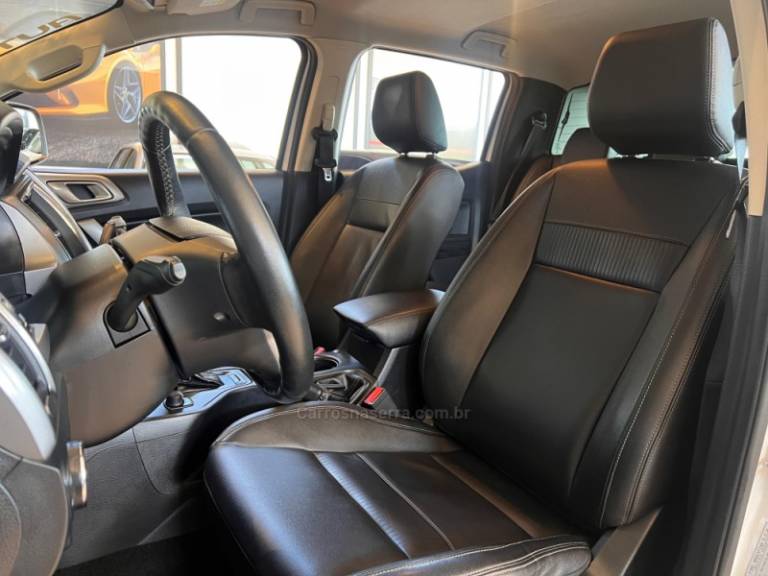 FORD - RANGER - 2021/2021 - Branca - R$ 184.900,00