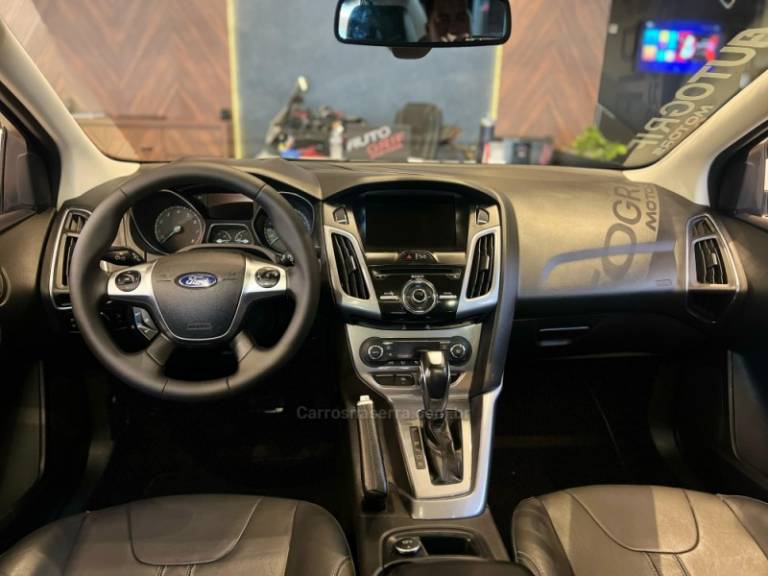 FORD - FOCUS - 2015/2015 - Branca - R$ 58.900,00