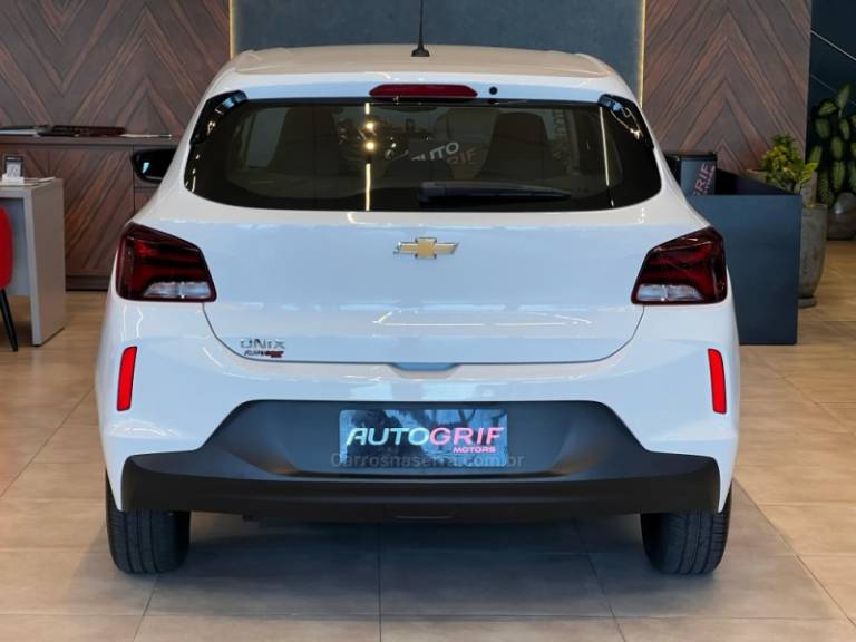 CHEVROLET - ONIX - 2021/2022 - Branca - R$ 69.900,00